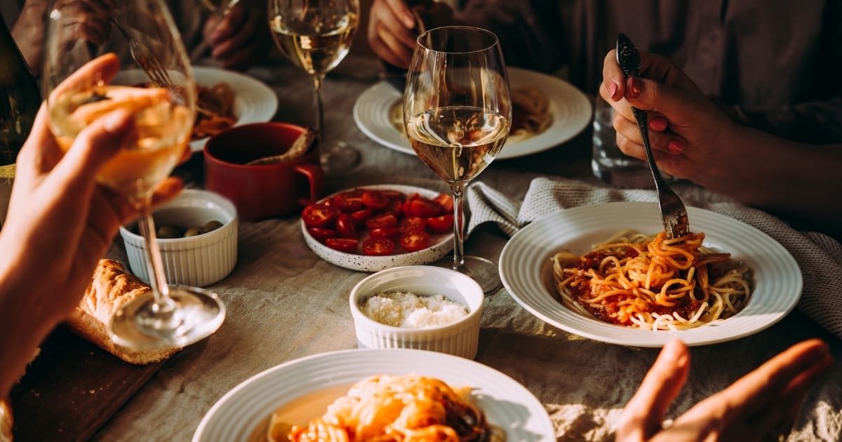 De Beste Wijn-Spijscombinaties voor Verschillende Keukens